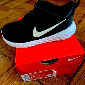 nike boys sneakers size 10